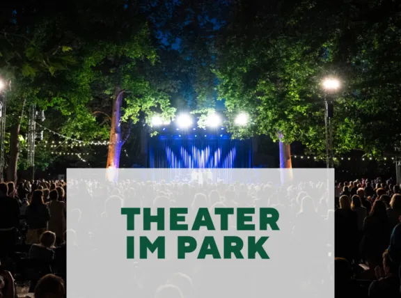 Foto: Theater im Park Bühne mit Logo4